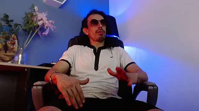 Snapshot of Sr_Magnus_ chatting on March 19, 10:44 am Sr Magnus online show from March 19, 10:44 am