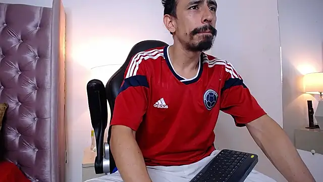 Snapshot of Sr_Magnus_ chatting on September 29, 5:12 am Sr Magnus online show from September 29, 5:12 am