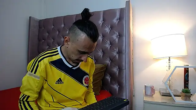 Snapshot of Sr_Magnus_ chatting on October 7, 7:27 am Sr Magnus online show from October 7, 7:27 am