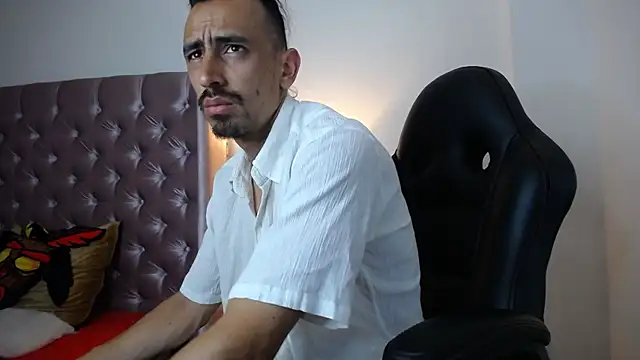 Snapshot of Sr_Magnus_ chatting on October 14, 5:41 am Sr Magnus online show from October 14, 5:41 am