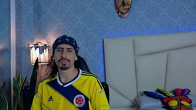 Snapshot of Sr_Magnus_ chatting on October 18, 10:43 pm Sr Magnus online show from October 18, 10:43 pm