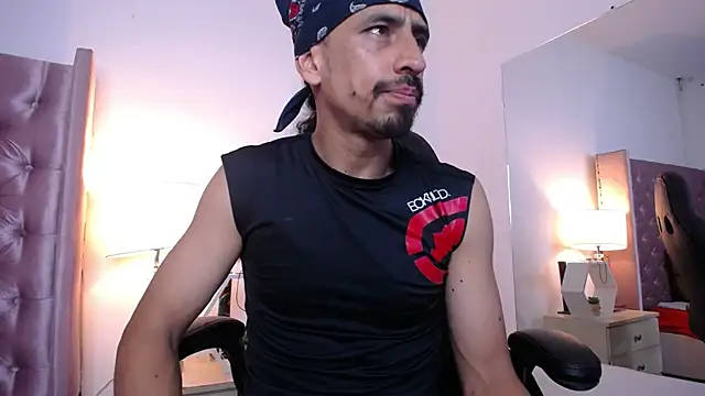 Snapshot of Sr_Magnus_ chatting on October 20, 6:36 am Sr Magnus online show from October 20, 6:36 am