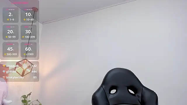 MAYROBERTSS online show from December 7, 3:30 pm