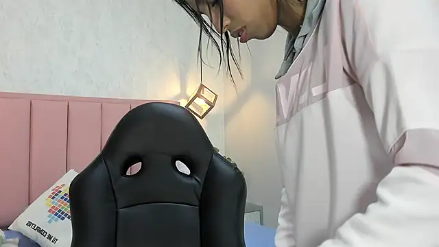 MAYROBERTSS online show from January 29, 12:35 pm