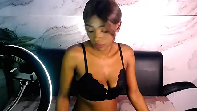 Snapshot of Ebonypreciousx chatting on November 24, 7:35 pm Ebonypreciousx online show from November 24, 7:35 pm