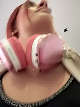 Snapshot of ariiel_ chatting on December 3, 7:44 pm ariiel online show from December 3, 7:44 pm