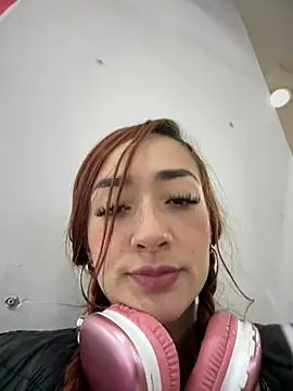 Snapshot of ariiel_ chatting on December 15, 2:16 pm ariiel online show from December 15, 2:16 pm