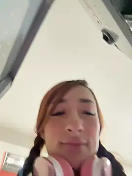 Snapshot of ariiel_ chatting on February 22, 12:16 am ariiel online show from February 22, 12:16 am