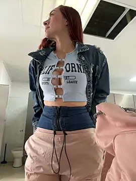 Snapshot of ariiel_ chatting on October 11, 3:43 pm ariiel online show from October 11, 3:43 pm