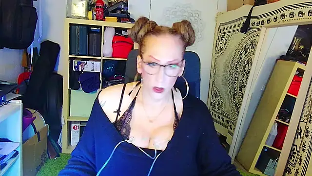 MaxiEmily online show from February 10, 12:41 am