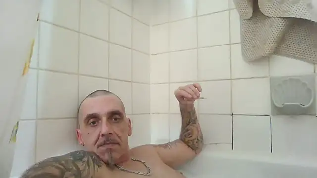 Snapshot of CandiedPompano chatting on September 28, 3:56 am CandiedPompano online show from September 28, 3:56 am