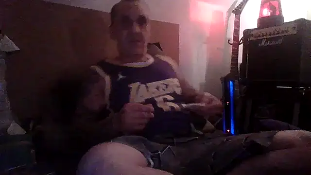 Snapshot of CandiedPompano chatting on December 3, 2:52 am CandiedPompano online show from December 3, 2:52 am