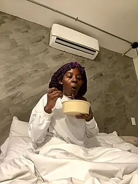 Snapshot of choclatepeaach chatting on December 2, 12:27 am choclatepeaach online show from December 2, 12:27 am