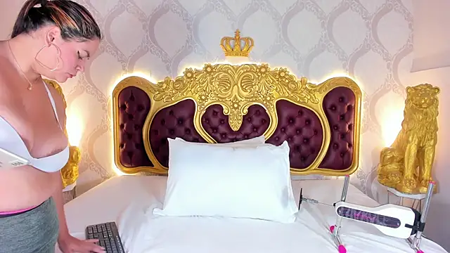 KendralHolson online show from October 8, 4:54 am