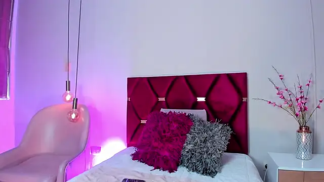 Snapshot of AntonellaHall_ chatting on December 28, 12:24 pm AntonellaHall online show from December 28, 12:24 pm