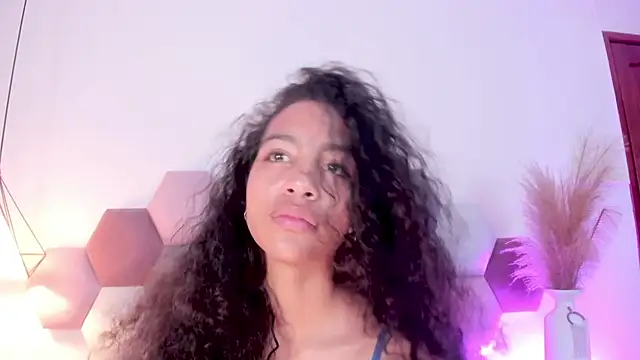 Snapshot of AntonellaHall_ chatting on January 9, 3:01 pm AntonellaHall online show from January 9, 3:01 pm