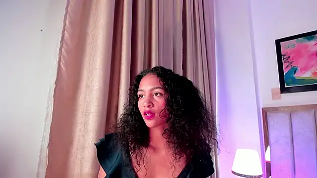 Snapshot of AntonellaHall_ chatting on January 24, 11:59 am AntonellaHall online show from January 24, 11:59 am