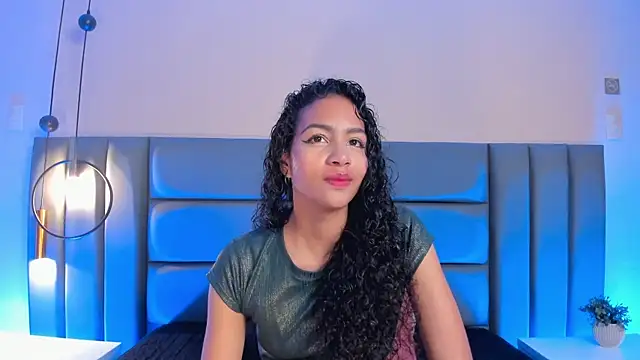 Snapshot of AntonellaHall_ chatting on March 17, 6:21 pm AntonellaHall online show from March 17, 6:21 pm