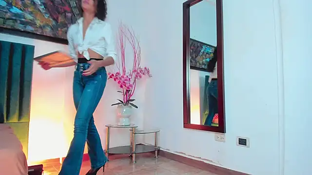 Snapshot of AntonellaHall_ chatting on March 22, 9:42 pm AntonellaHall online show from March 22, 9:42 pm