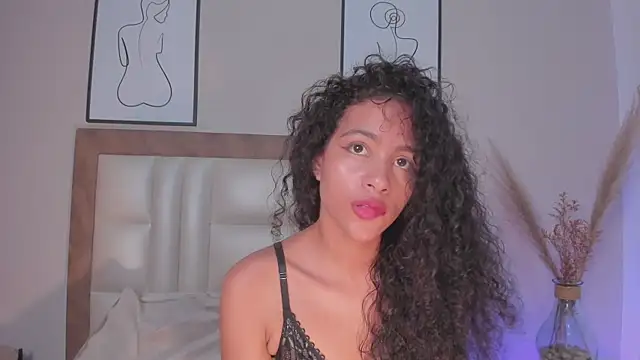 Snapshot of AntonellaHall_ chatting on October 11, 12:32 am AntonellaHall online show from October 11, 12:32 am