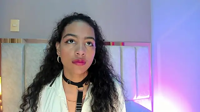 Snapshot of AntonellaHall_ chatting on November 14, 11:42 am AntonellaHall online show from November 14, 11:42 am