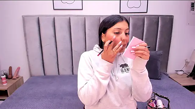 Emmy-Turnner online show from October 6, 12:02 pm