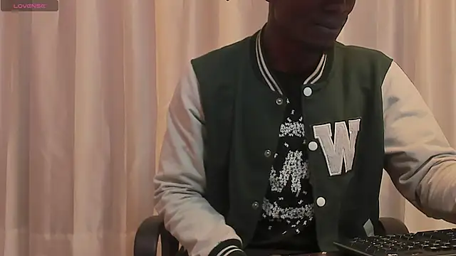 Snapshot of Miltton_Jakee chatting on February 22, 11:13 am Miltton Jakee online show from February 22, 11:13 am