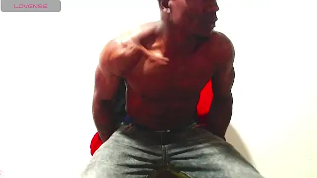 Snapshot of Miltton_Jakee chatting on March 13, 3:39 pm Miltton Jakee online show from March 13, 3:39 pm