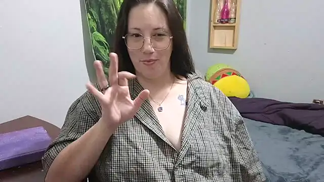 Snapshot of ThickGirlsDoItBetter chatting on January 12, 3:17 am ThickGirlsDoItBetter online show from January 12, 3:17 am