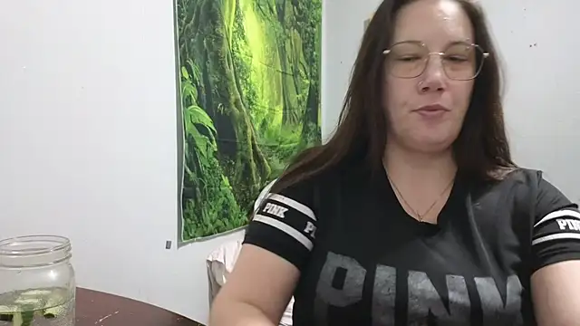 Snapshot of ThickGirlsDoItBetter chatting on January 22, 2:59 am ThickGirlsDoItBetter online show from January 22, 2:59 am