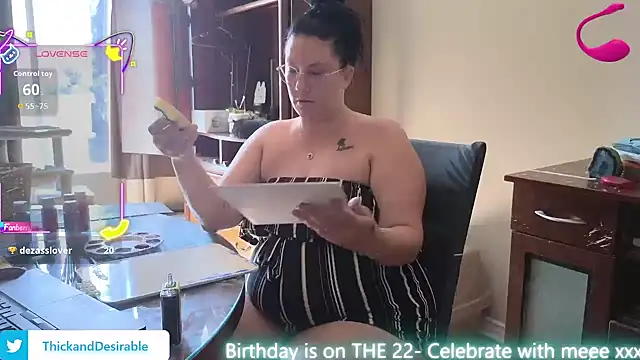 Snapshot of ThickGirlsDoItBetter chatting on September 17, 3:57 pm ThickGirlsDoItBetter online show from September 17, 3:57 pm