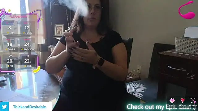 Snapshot of ThickGirlsDoItBetter chatting on October 9, 7:56 pm ThickGirlsDoItBetter online show from October 9, 7:56 pm