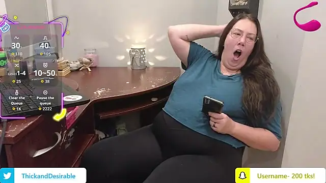 Snapshot of ThickGirlsDoItBetter chatting on October 23, 5:12 pm ThickGirlsDoItBetter online show from October 23, 5:12 pm