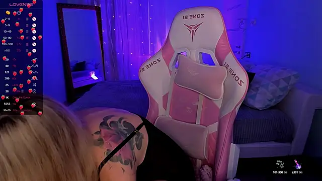 AdeleRoberts online show from October 6, 2:09 am