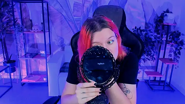 NielletaBlossom online show from March 8, 5:17 am