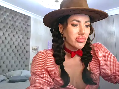 TianaPosh online show from February 14, 8:48 pm