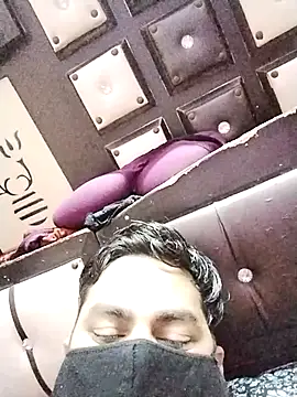 Snapshot of bobbyronak chatting on February 15, 9:04 pm bobbyronak online show from February 15, 9:04 pm