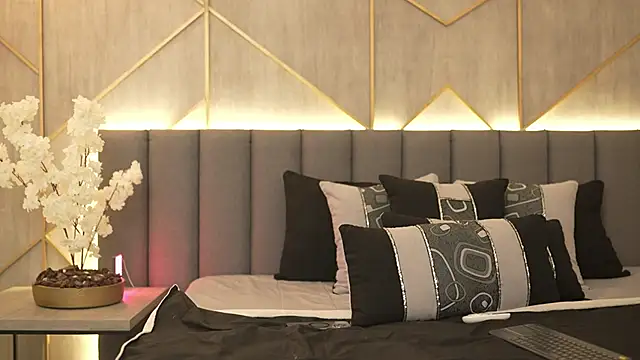 Snapshot of miia_blake chatting on February 22, 1:33 am miia blake online show from February 22, 1:33 am