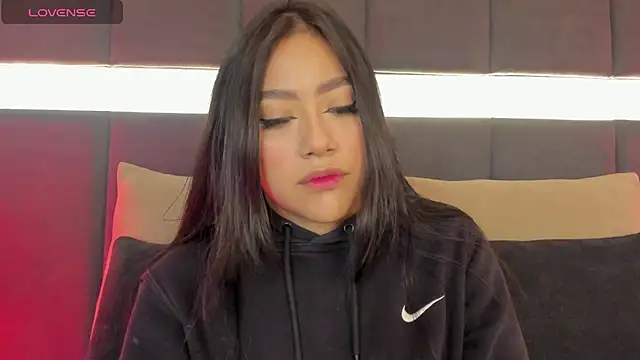 nicolle pierce online show from February 27, 12:23 pm