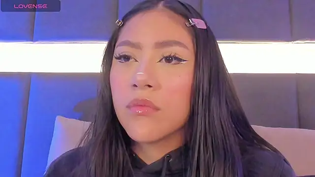 nicolle pierce online show from March 8, 12:09 pm