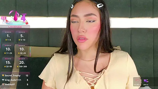 nicolle pierce online show from November 12, 1:55 pm