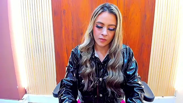 Snapshot of miacarperr1 chatting on February 28, 12:43 am miacarperr1 online show from February 28, 12:43 am