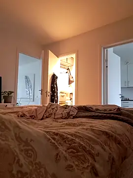 AlvinaSWE online show from November 6, 1:01 pm