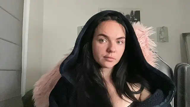 yorkshiregal online show from December 4, 7:28 am