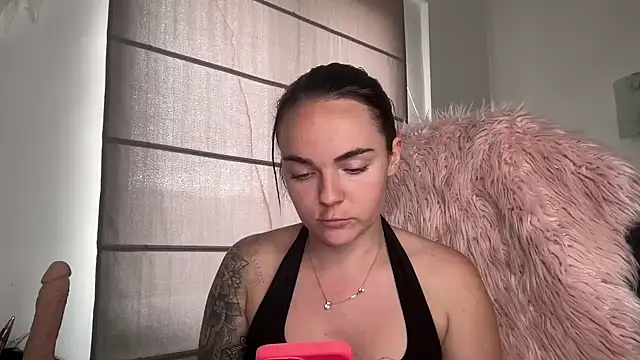 yorkshiregal online show from March 10, 1:43 pm