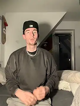 Snapshot of MikesWood21 chatting on January 10, 3:50 am MikesWood21 online show from January 10, 3:50 am