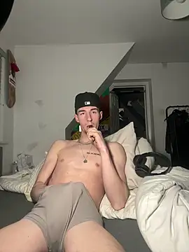 Snapshot of MikesWood21 chatting on January 15, 1:45 am MikesWood21 online show from January 15, 1:45 am