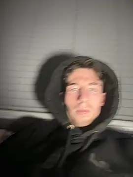 Snapshot of MikesWood21 chatting on February 11, 1:41 am MikesWood21 online show from February 11, 1:41 am