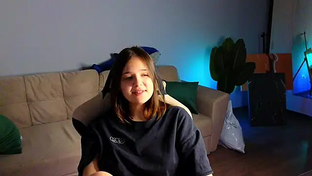 Snapshot of Leela_sun chatting on February 21, 2:06 pm Leela sun online show from February 21, 2:06 pm