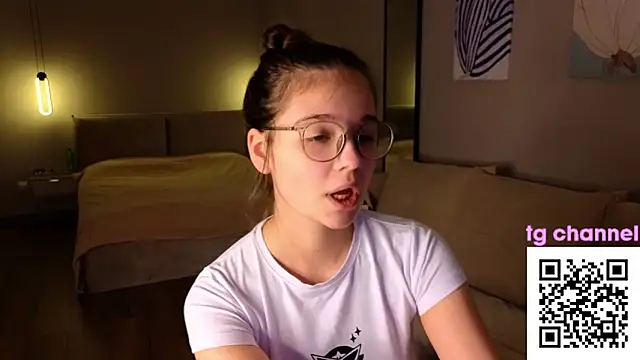 Snapshot of Leela_sun chatting on December 4, 3:21 pm Leela sun online show from December 4, 3:21 pm